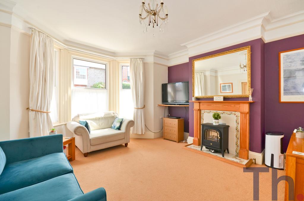 Newport PO30 3 bed end of terrace house for sale £265,000