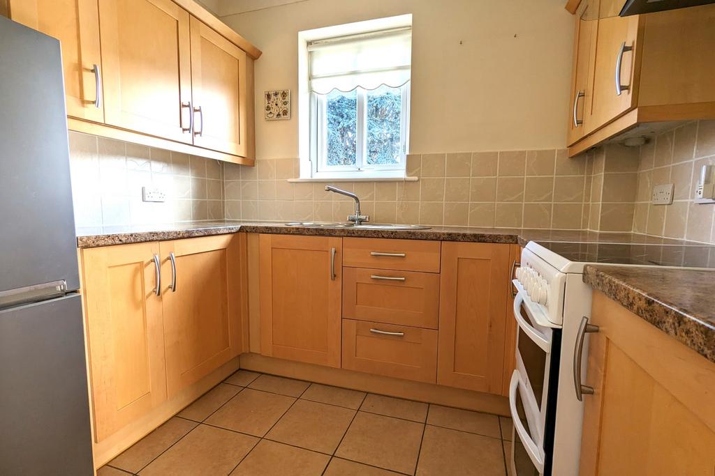 Romsey Middlebridge Street UNFURNISHED 3 bed flat to rent £1,200 pcm