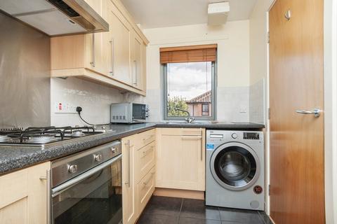 1 bedroom flat to rent, 2439L – Restalrig Drive, Edinburgh, EH7 6JX