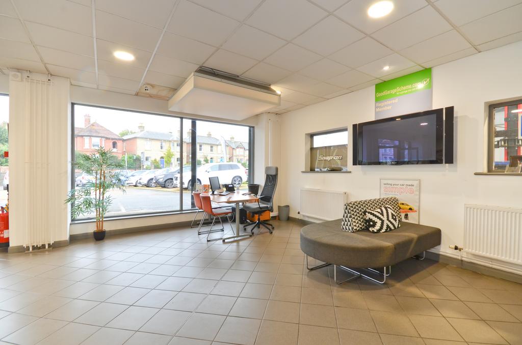 Light &amp; Bright Reception Area.JPG