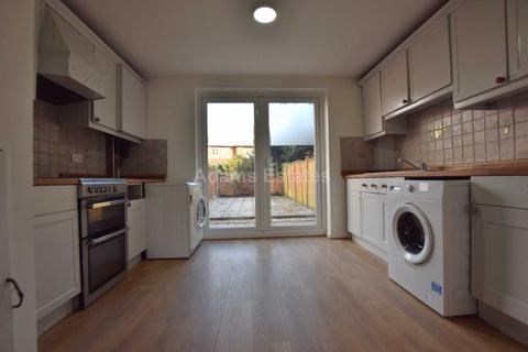 2 bedroom terraced house to rent, Chilcombe Way, Lower Earley