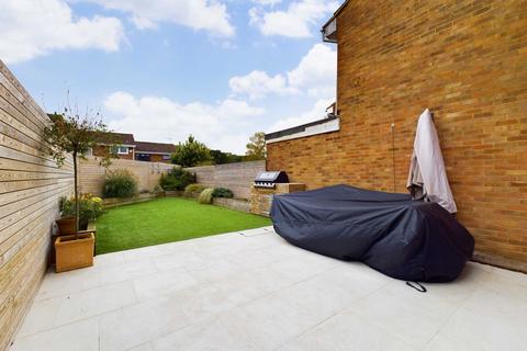 10 Bramfield Place, Hemel Hempstead, HP2 7NZ