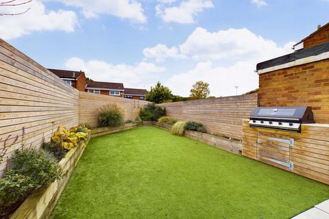 10 Bramfield Place, Hemel Hempstead, HP2 7NZ
