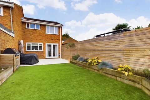 10 Bramfield Place, Hemel Hempstead, HP2 7NZ