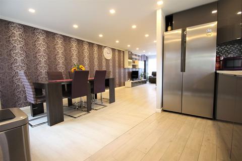 125 Clayburn Circle, Basildon, SS14 1PX