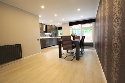 125 Clayburn Circle, Basildon, SS14 1PX