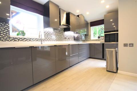 125 Clayburn Circle, Basildon, SS14 1PX