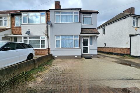 3 bedroom semi-detached house for sale - Hadley Gardens,  Southall, UB2