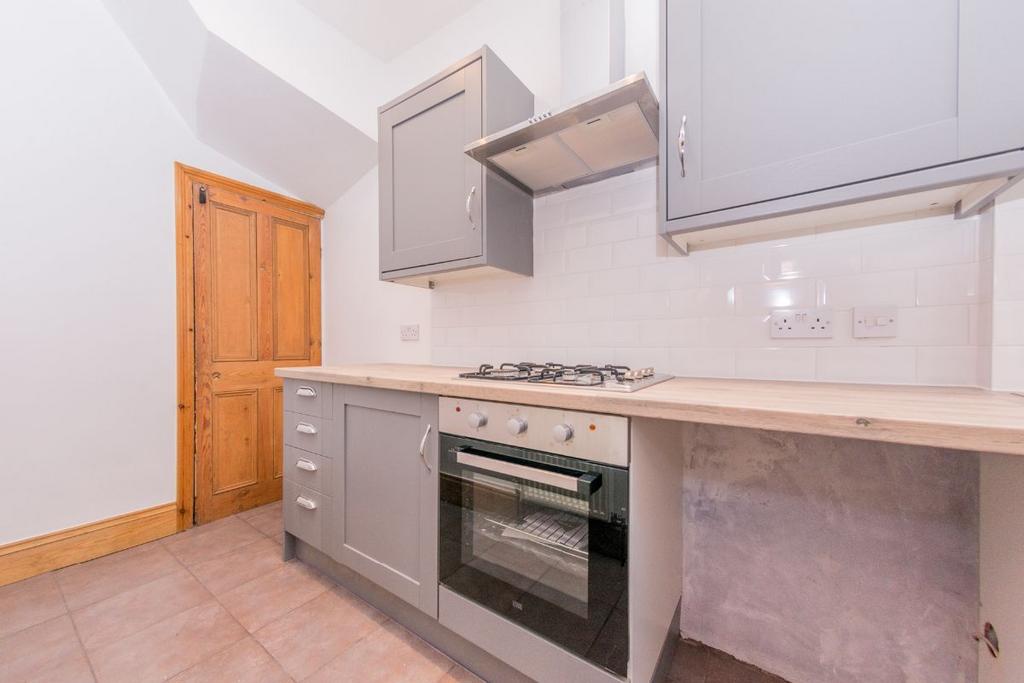 Morley, Leeds LS27 2 bed terraced house for sale £160,000