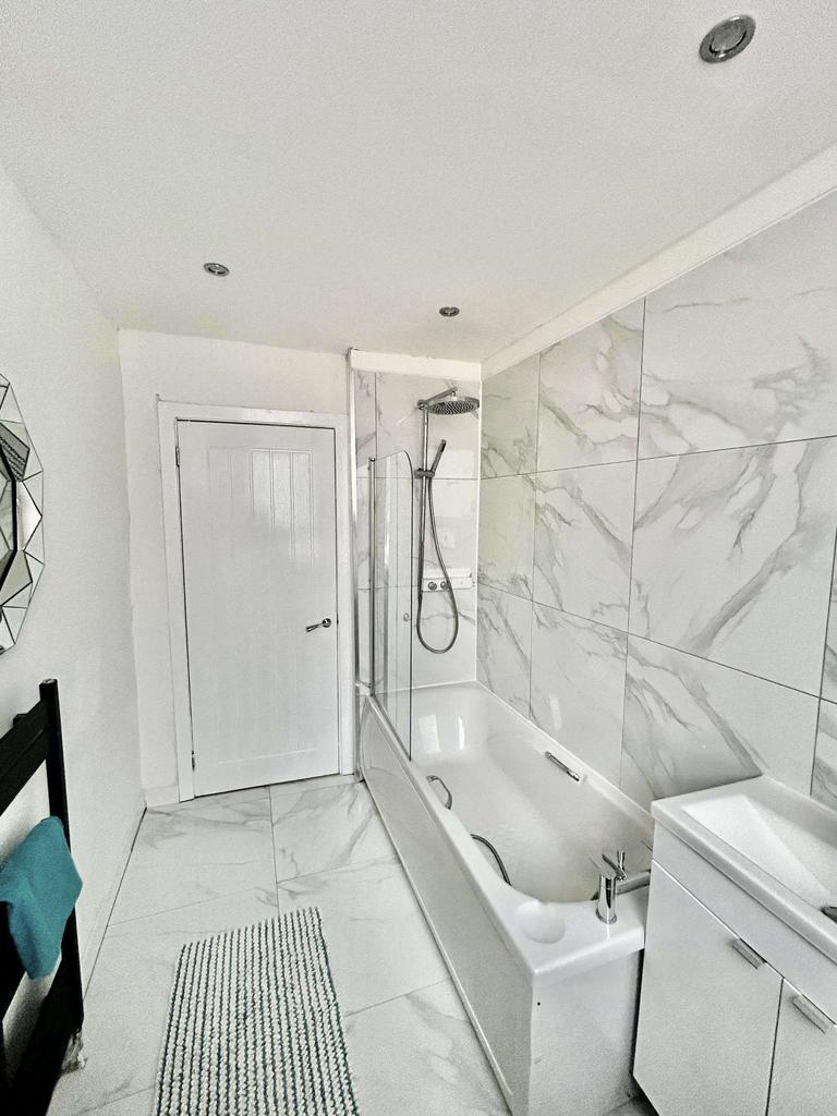 Loudoun Road, Newmilns, East Ayrshire, KA16 4 bed terraced house for