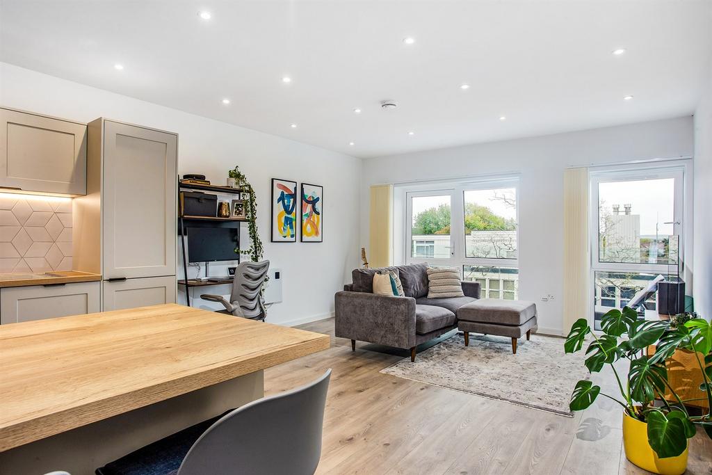 Poole Park 1 bed flat for sale £220,000