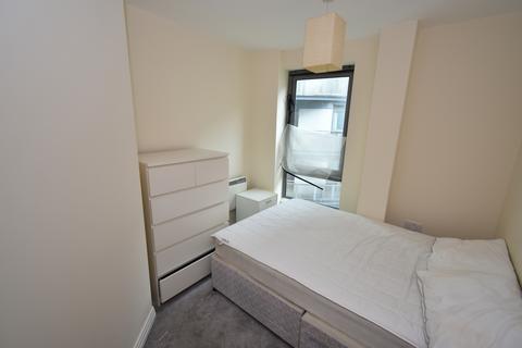 2 bedroom flat for sale - Victoria Road, W3