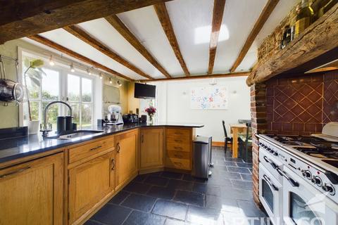 5 bedroom cottage to rent, Chatham Green, Little Waltham