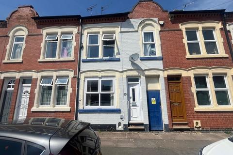 3 bedroom terraced house to rent, Latimer Street, Leicester