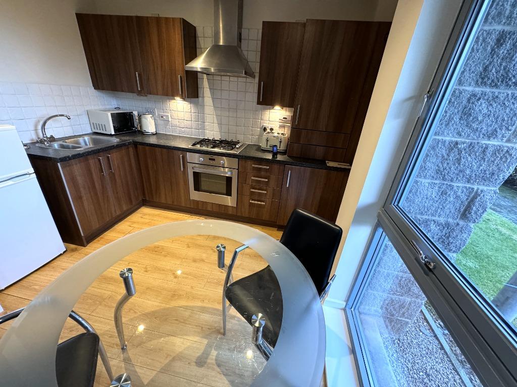 Merkland Lane, City Centre, Aberdeen... 2 bed flat £800 pcm (£185 pw)
