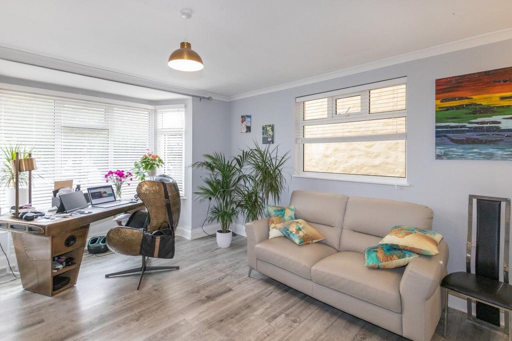 Cambridge Park Road, St Peter Port 3 bed detached house to rent £