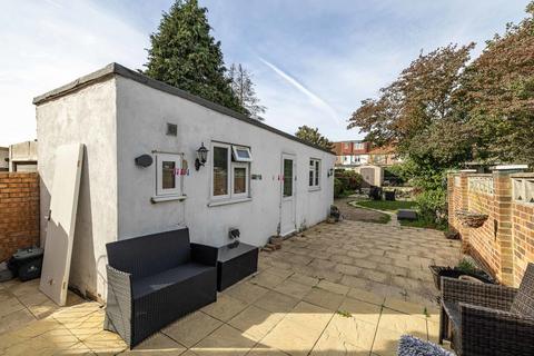 3 bedroom semi-detached house for sale - Bedwell Gardens, Hayes