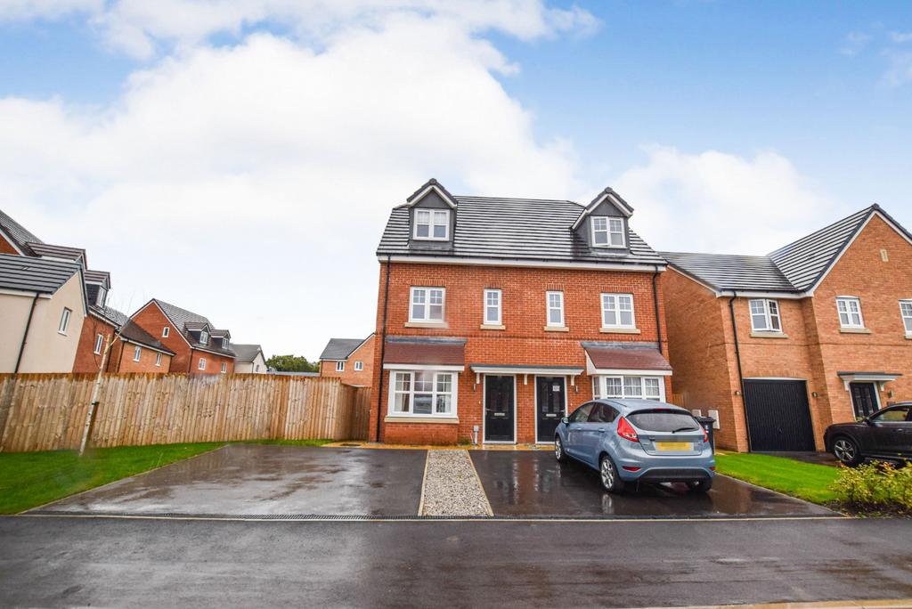 Vines Cross Way, Skelmersdale, Lancashire, WN8 3 bed semidetached