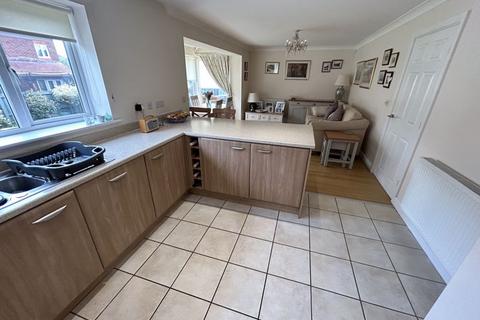 4 bedroom detached house for sale, Clos Belyn, Llandudno Junction