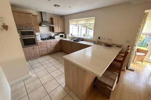 4 bedroom detached house for sale, Clos Belyn, Llandudno Junction