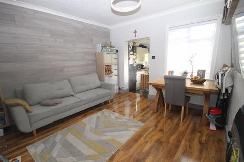 28a Queens Avenue, Greenford, UB6 9BX