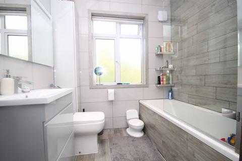 28a Queens Avenue, Greenford, UB6 9BX