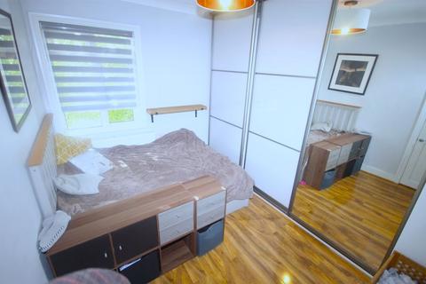 28a Queens Avenue, Greenford, UB6 9BX
