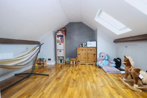 28a Queens Avenue, Greenford, UB6 9BX