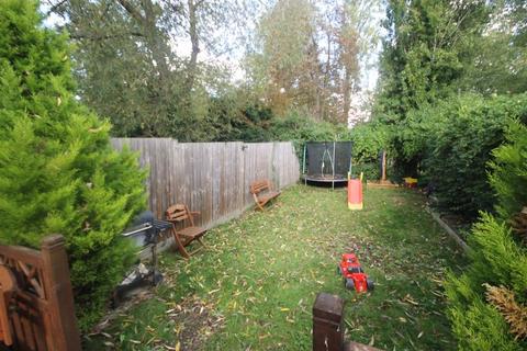 28a Queens Avenue, Greenford, UB6 9BX