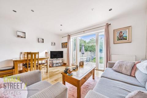 Flat 2, 44 Wellwood Road, Ilford, IG3 8TU