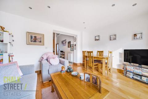Flat 2, 44 Wellwood Road, Ilford, IG3 8TU