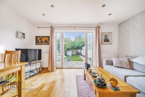 Flat 2, 44 Wellwood Road, Ilford, IG3 8TU