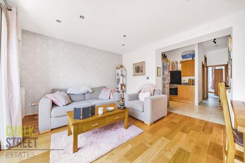 Flat 2, 44 Wellwood Road, Ilford, IG3 8TU