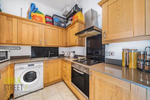 Flat 2, 44 Wellwood Road, Ilford, IG3 8TU