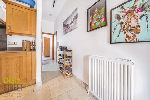 Flat 2, 44 Wellwood Road, Ilford, IG3 8TU