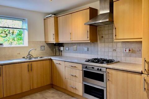 3 bedroom maisonette to rent - Hyde, Close to the Train Station