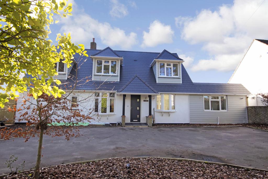 Pinehurst Road, West Moors, FERNDOWN 3 bed house £2,050 pcm (£473 pw)
