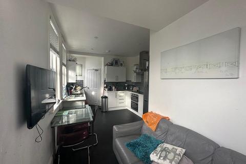 1 bedroom in a flat share to rent, Cavendish Avenue, Eastbourne, East Sussex, BN22 8EN
