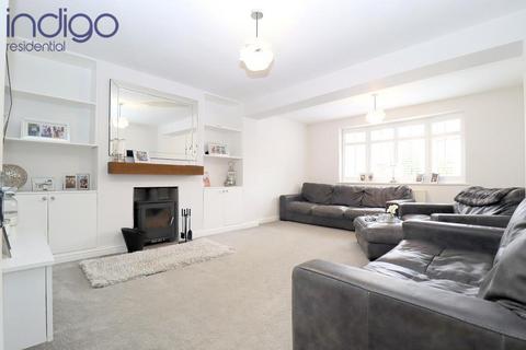 16 Eastfield Close, Luton, LU2 8DY