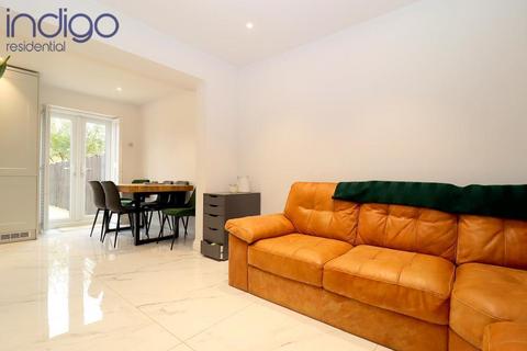 16 Eastfield Close, Luton, LU2 8DY