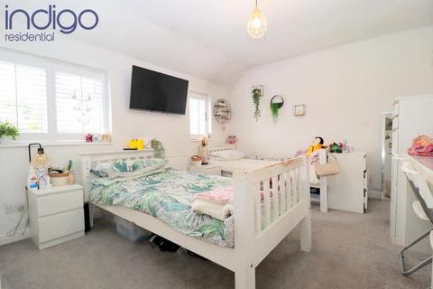 16 Eastfield Close, Luton, LU2 8DY