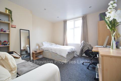 7 bedroom semi-detached house to rent, St Michaels Villas, Headingley LS6