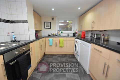 5 bedroom terraced house to rent, Delph Mount, Woodhouse LS6