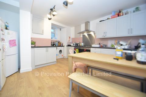 8 bedroom end of terrace house to rent, Victoria Road, Hyde Park LS6