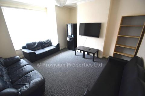 7 bedroom end of terrace house to rent, Chestnut Avenue, Hyde Park LS6