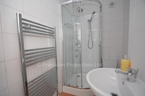 8 bedroom terraced house to rent, Hessle Place, Hyde Park LS6