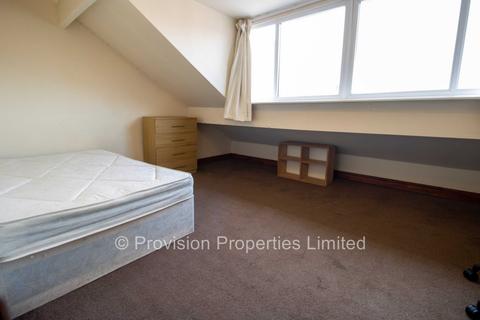 6 bedroom terraced house to rent, Chestnut Avenue, Hyde Park LS6