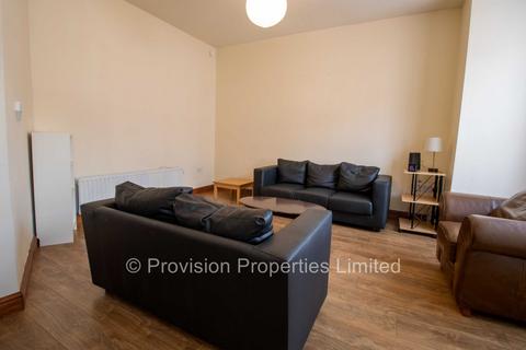 6 bedroom terraced house to rent, Chestnut Avenue, Hyde Park LS6