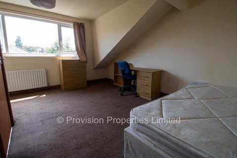 6 bedroom terraced house to rent, Chestnut Avenue, Hyde Park LS6