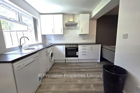 6 bedroom semi-detached house to rent, St Annes Drive, Headingley LS4